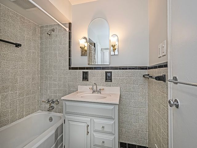 438 Sleepy Hollow Road, Mt Lebanon, PA 15228