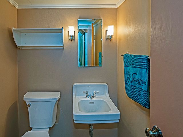 438 Sleepy Hollow Road, Mt Lebanon, PA 15228