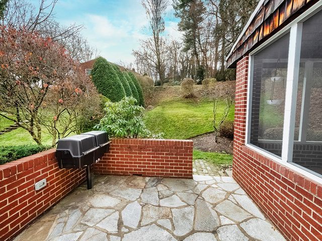 438 Sleepy Hollow Road, Mt Lebanon, PA 15228