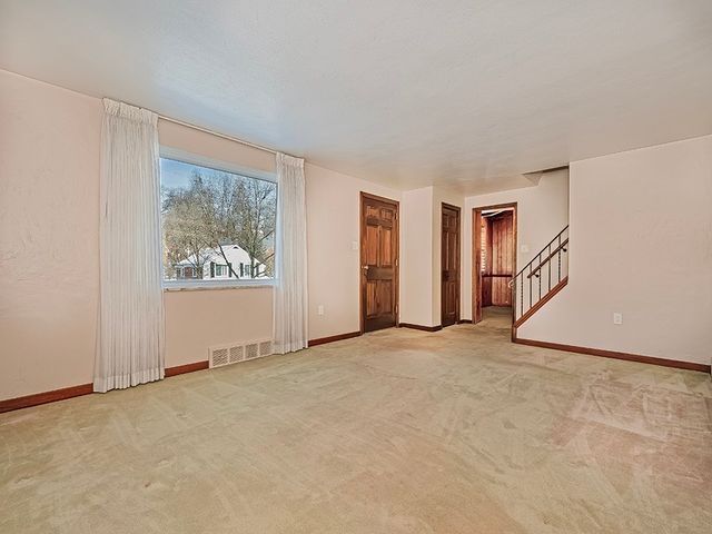 438 Sleepy Hollow Road, Mt Lebanon, PA 15228