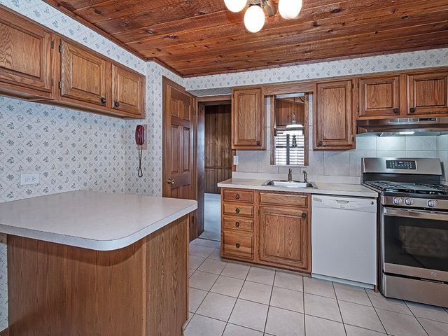 438 Sleepy Hollow Road, Mt Lebanon, PA 15228