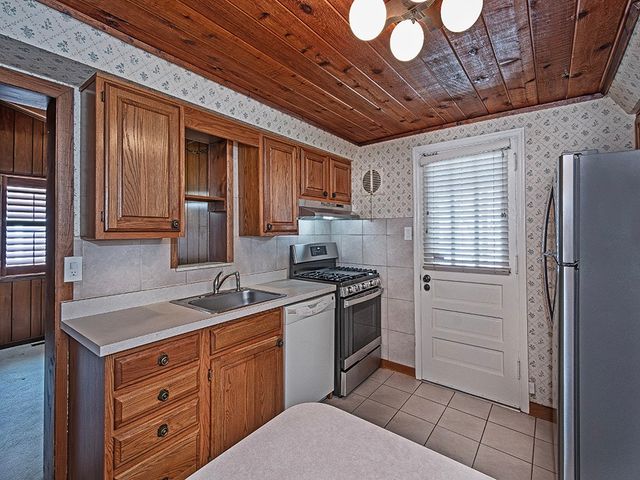 438 Sleepy Hollow Road, Mt Lebanon, PA 15228