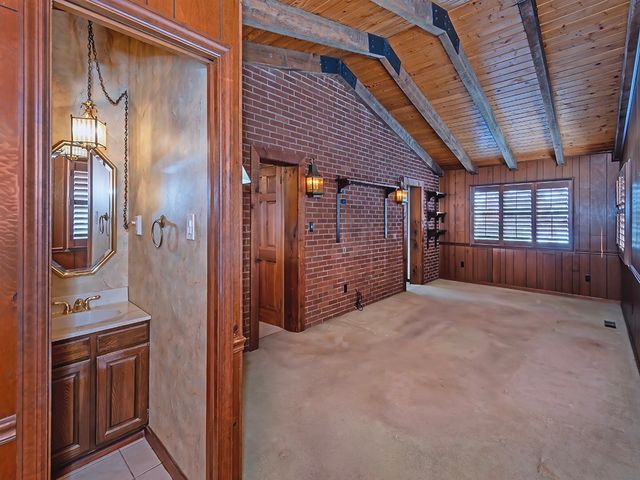 438 Sleepy Hollow Road, Mt Lebanon, PA 15228