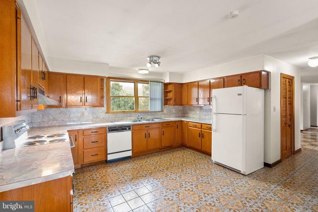 375 SEVEN PONDS RD, Amissville, VA 20106