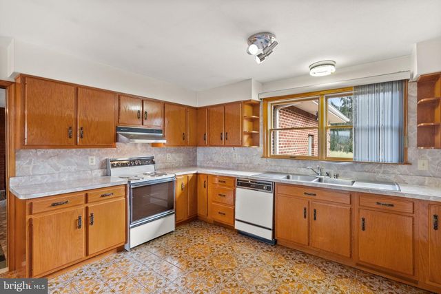 375 SEVEN PONDS RD, Amissville, VA 20106