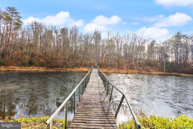 375 SEVEN PONDS RD, Amissville, VA 20106