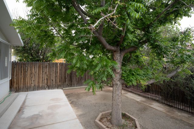 8409 Cedarcroft Road NW, Albuquerque, NM 87120