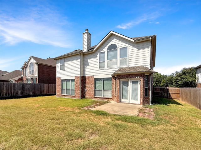 1740 Hidden Brook Drive, Grand Prairie, TX 75050