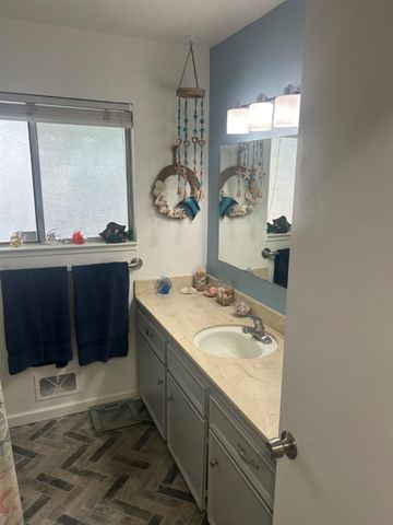 1229 Eastridge Dr, Modesto, CA 95355