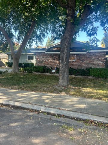 1229 Eastridge Dr, Modesto, CA 95355