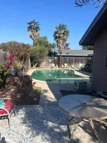 1229 Eastridge Dr, Modesto, CA 95355