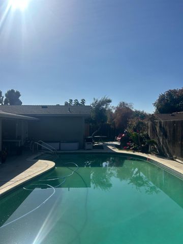 1229 Eastridge Dr, Modesto, CA 95355