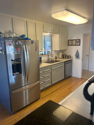 1229 Eastridge Dr, Modesto, CA 95355