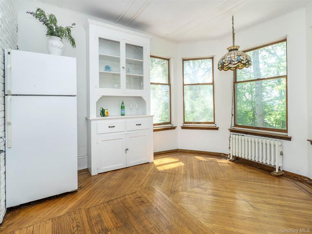 42 Central Avenue 7, Sea Cliff, NY 11579