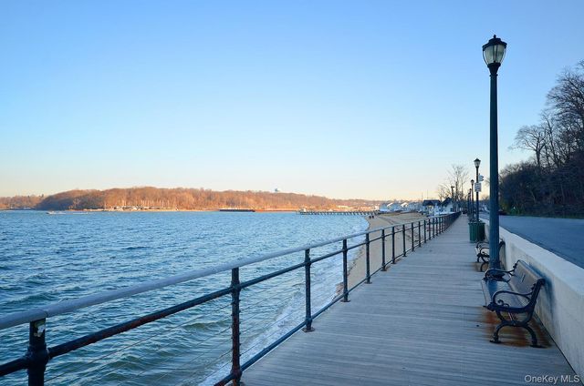 42 Central Avenue 7, Sea Cliff, NY 11579