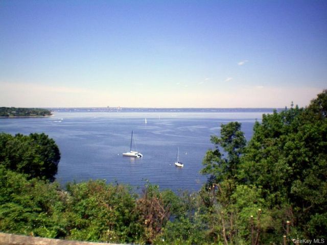 42 Central Avenue 7, Sea Cliff, NY 11579