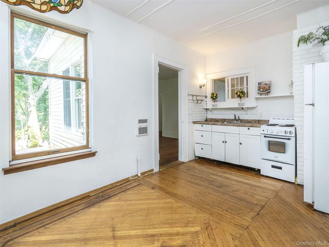 42 Central Avenue 7, Sea Cliff, NY 11579