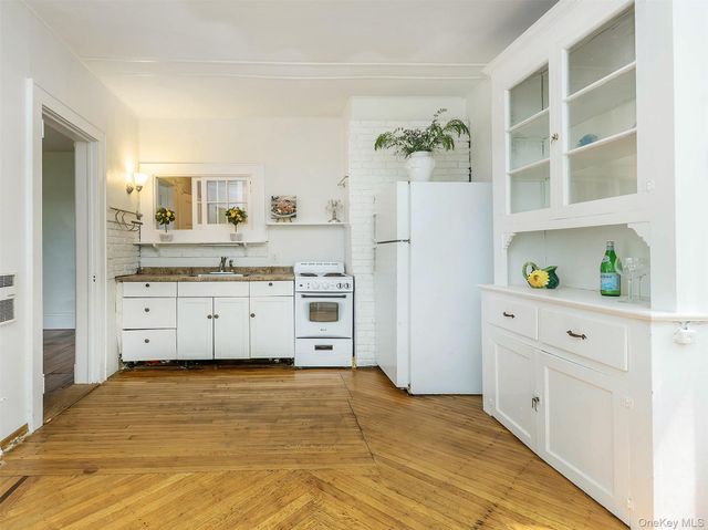 42 Central Avenue 7, Sea Cliff, NY 11579