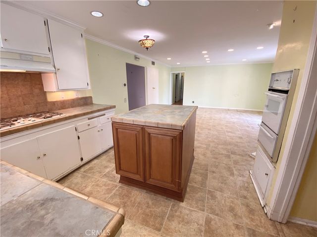 23837 Welby, West Hills, CA 91307