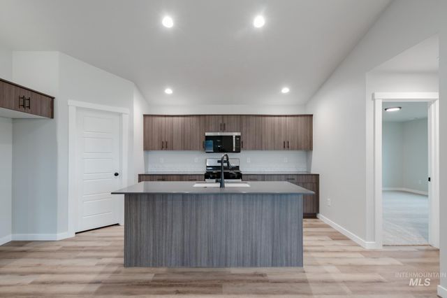 5401 S Desert Cactus Ave, Meridian, ID 83642