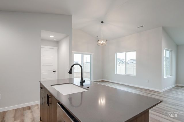 5401 S Desert Cactus Ave, Meridian, ID 83642