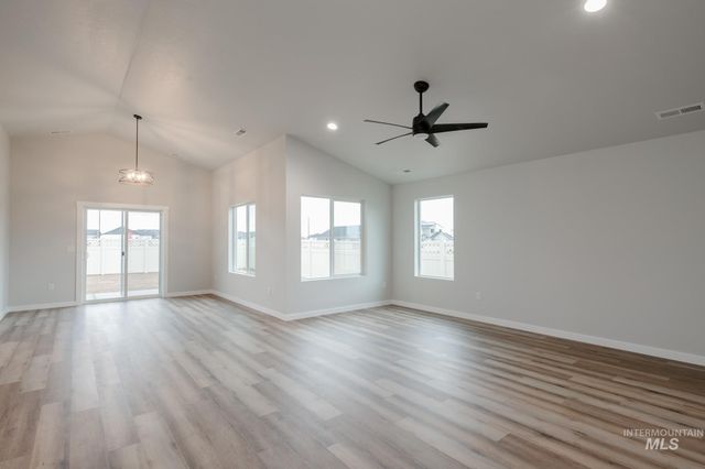 5401 S Desert Cactus Ave, Meridian, ID 83642