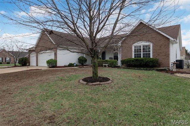 3315 Silvertrail Drive, St Charles, MO 63301