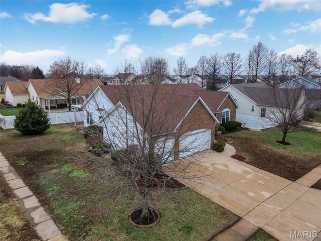 3315 Silvertrail Drive, St Charles, MO 63301