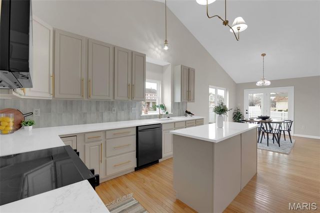 3315 Silvertrail Drive, St Charles, MO 63301