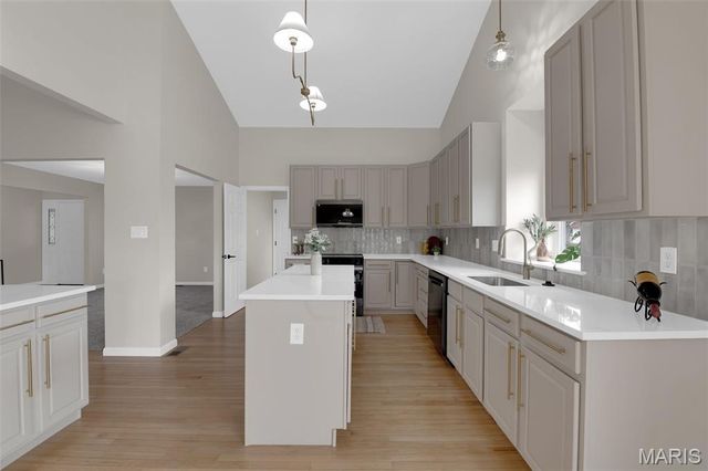 3315 Silvertrail Drive, St Charles, MO 63301