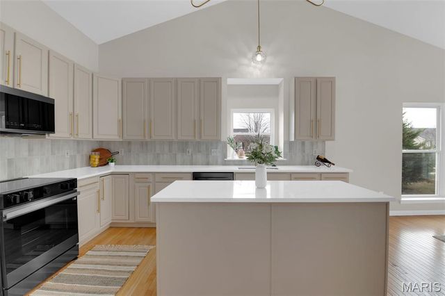 3315 Silvertrail Drive, St Charles, MO 63301