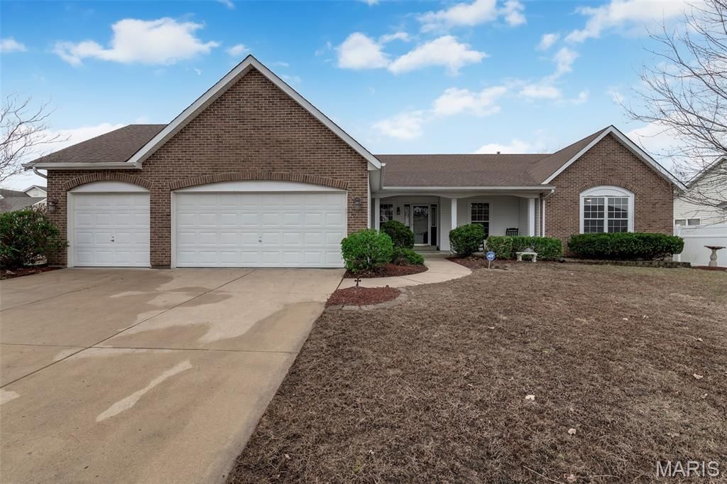3315 Silvertrail Drive, St Charles, MO 63301
