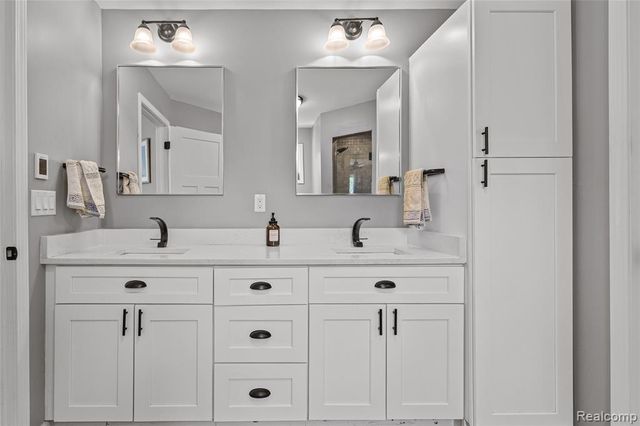818 Mohawk Avenue, Royal Oak, MI 48067