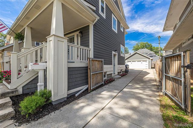 818 Mohawk Avenue, Royal Oak, MI 48067