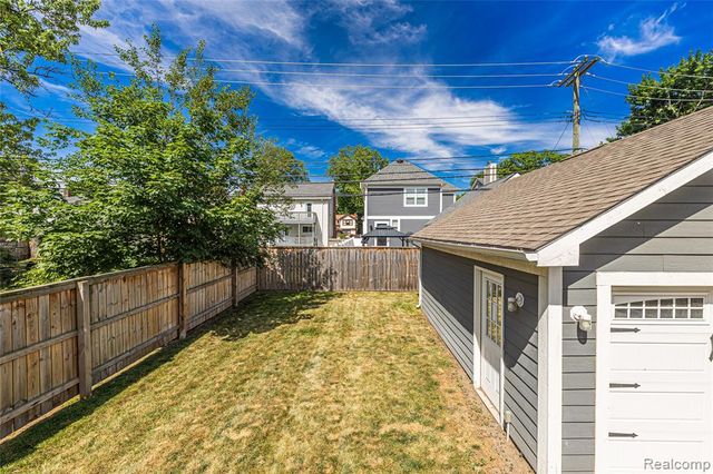 818 Mohawk Avenue, Royal Oak, MI 48067