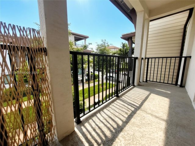4906 NW 83rd Path, Doral, FL 33166
