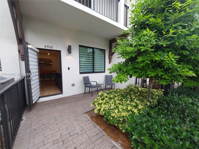 4906 NW 83rd Path, Doral, FL 33166