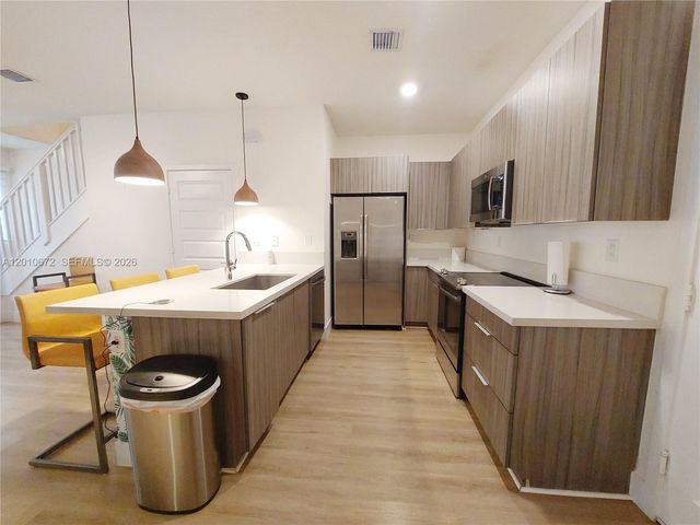4906 NW 83rd Path, Doral, FL 33166
