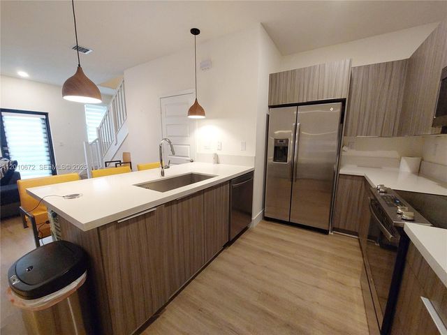 4906 NW 83rd Path, Doral, FL 33166