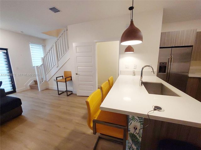 4906 NW 83rd Path, Doral, FL 33166