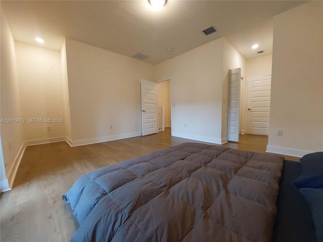 4906 NW 83rd Path, Doral, FL 33166