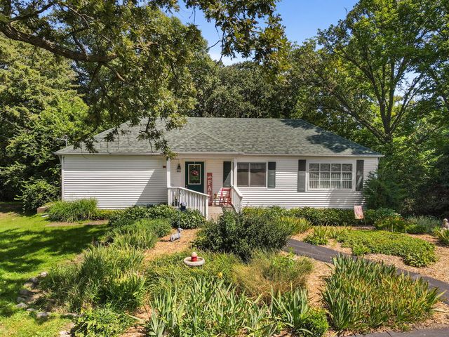 319 S Lincolnway Street, North Aurora, IL 60542