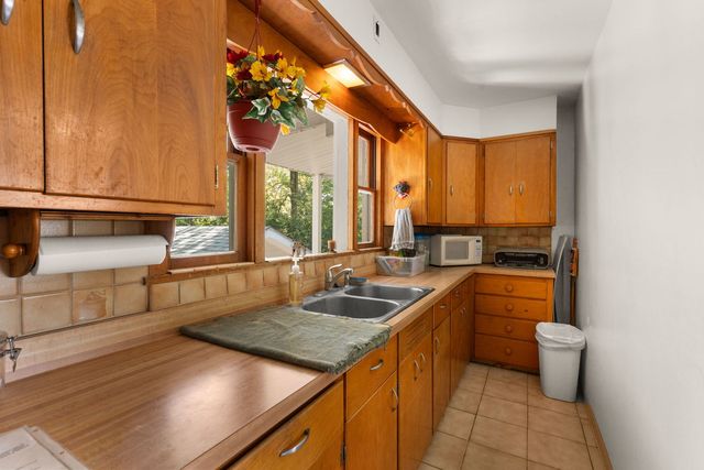 319 S Lincolnway Street, North Aurora, IL 60542