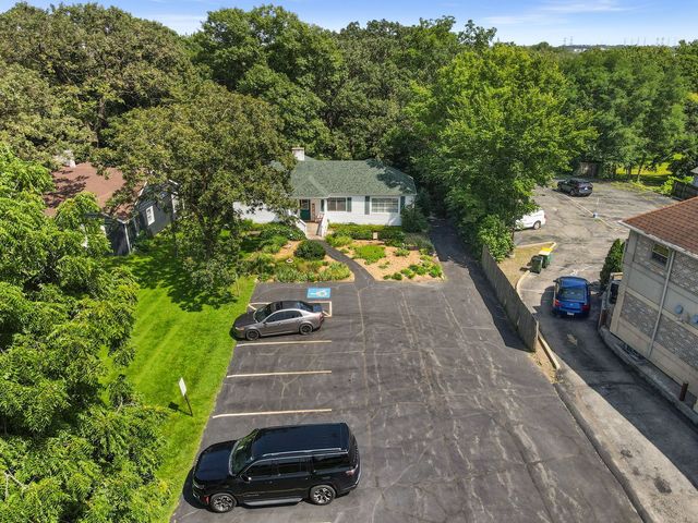 319 S Lincolnway Street, North Aurora, IL 60542