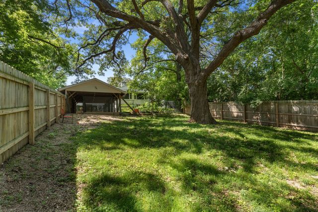 319 S Lincolnway Street, North Aurora, IL 60542