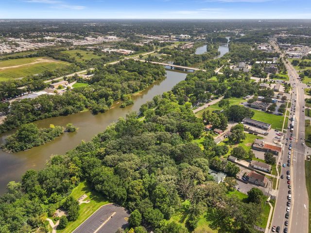 319 S Lincolnway Street, North Aurora, IL 60542