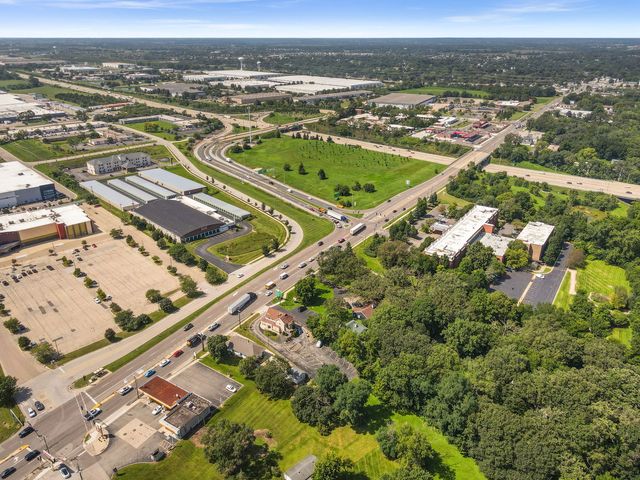 319 S Lincolnway Street, North Aurora, IL 60542