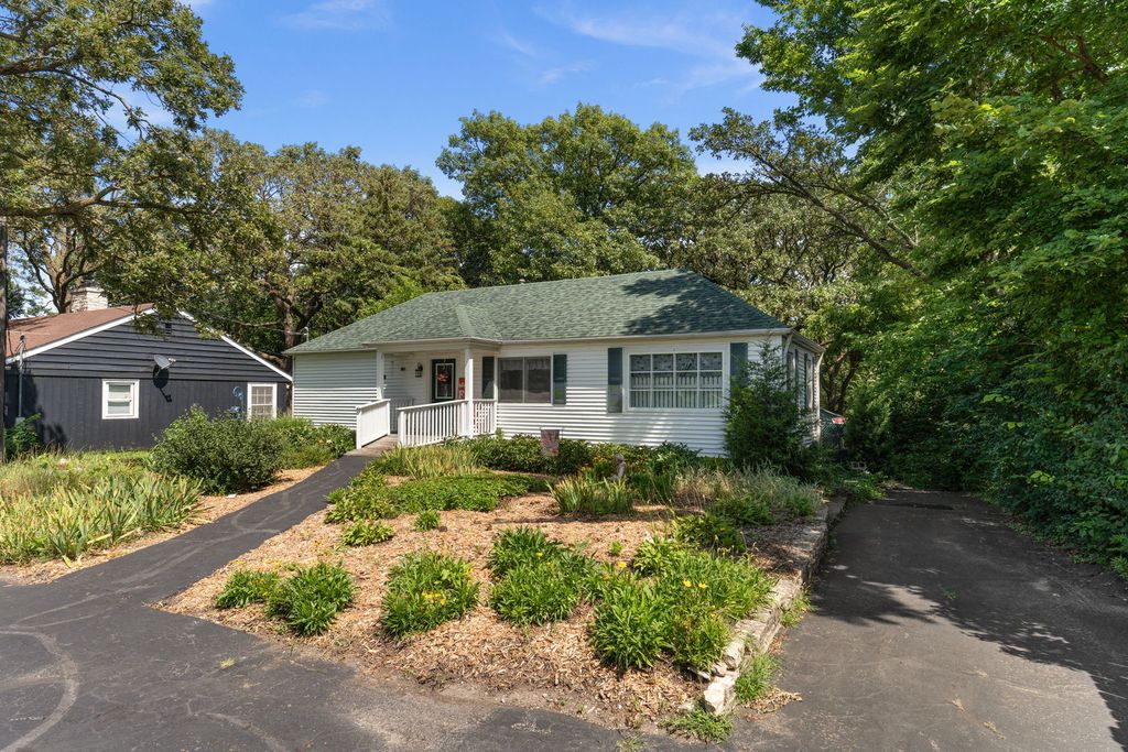 319 S Lincolnway Street, North Aurora, IL 60542