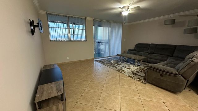 3300 W Rolling Hills Circle 708, Davie, FL 33328
