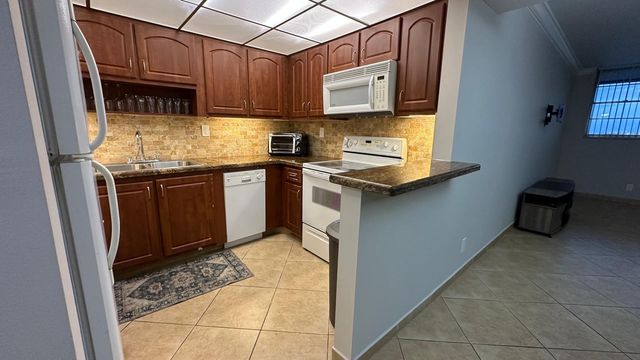 3300 W Rolling Hills Circle 708, Davie, FL 33328